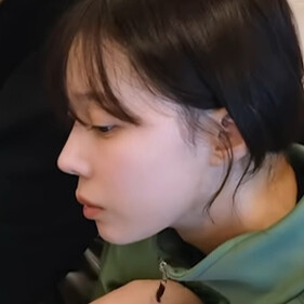 不私聊哈小妹妹 不好意思我是一个有家庭有妻子的人 我平时能在群里说说话已经是最大的尺度了 希望你能理解 但转账我能接受 多大都能接受