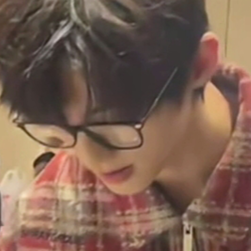 赖伟明这个眼镜男，，