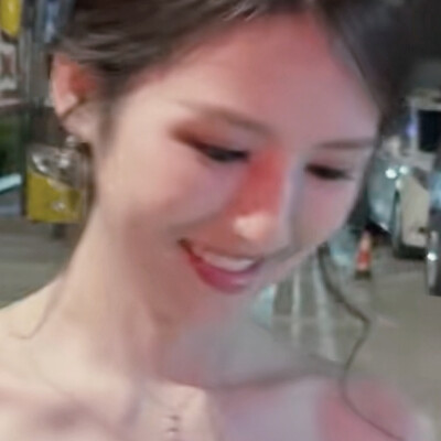 这个女孩好美萌