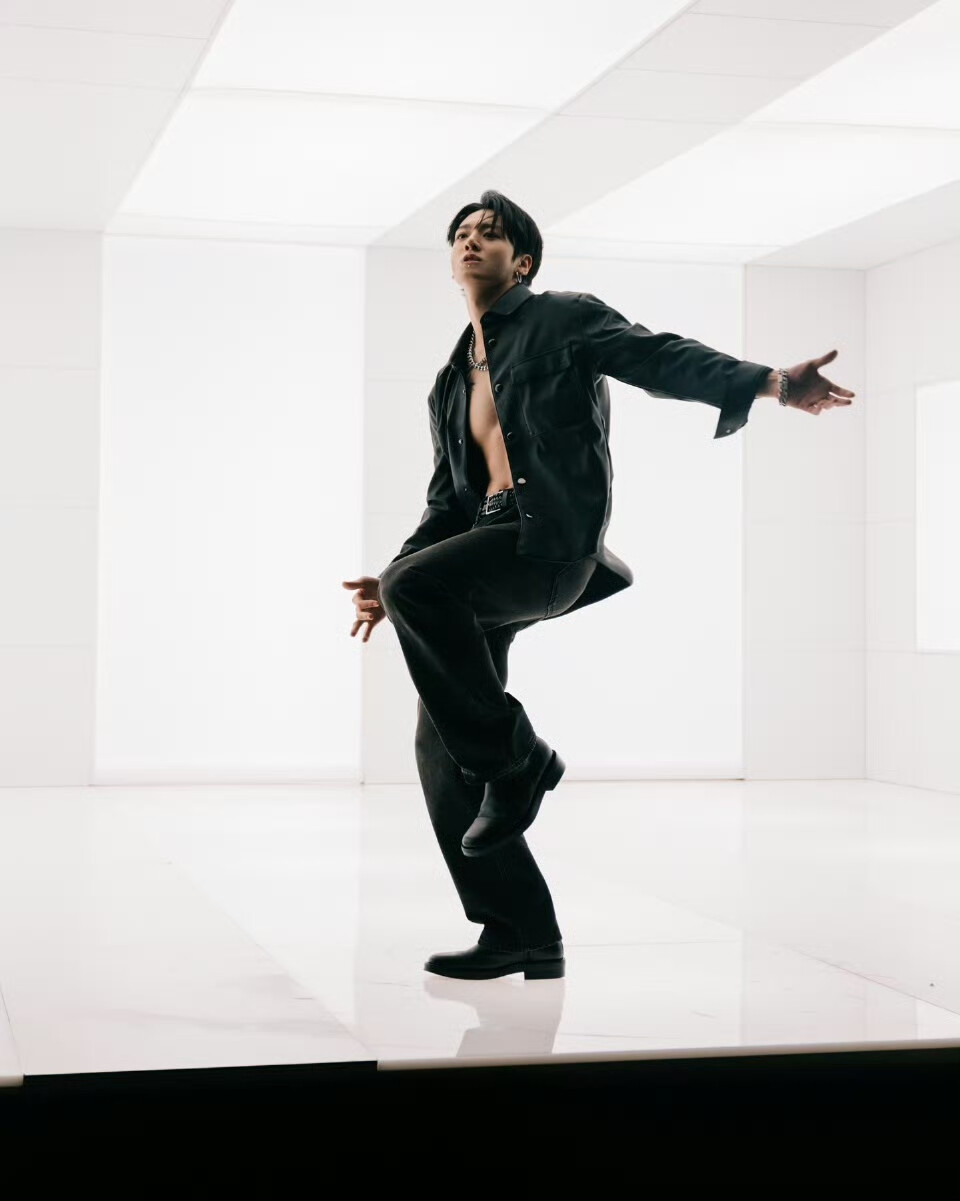 251030
Calvin Klein ins更新柾国相关