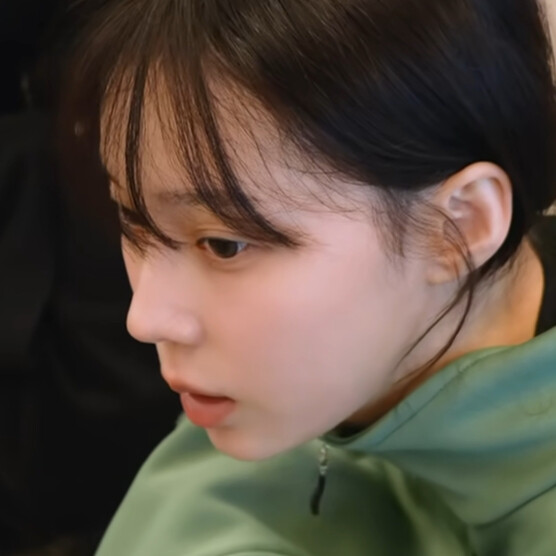 不私聊哈小妹妹 不好意思我是一个有家庭有妻子的人 我平时能在群里说说话已经是最大的尺度了 希望你能理解 但转账我能接受 多大都能接受