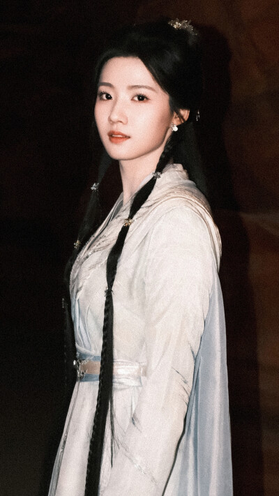 入青云 明意 卢昱晓