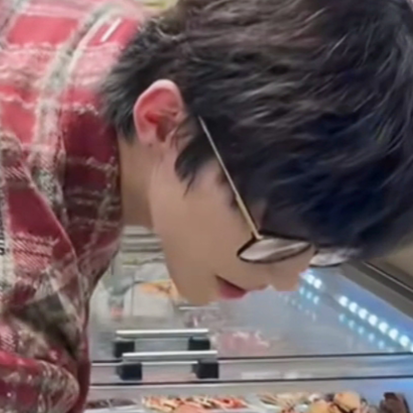 赖伟明这个眼镜男，，