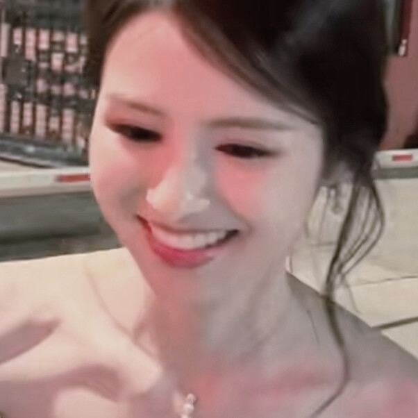 这个女孩好美萌