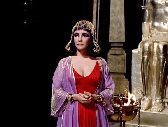 1963年电影《埃及艳后》里的伊丽莎白·泰勒 ​​​