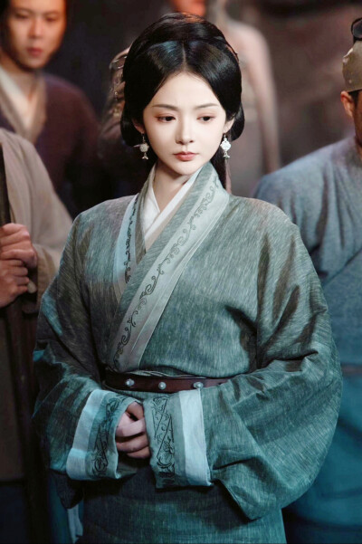 一抹丹砂映清辉