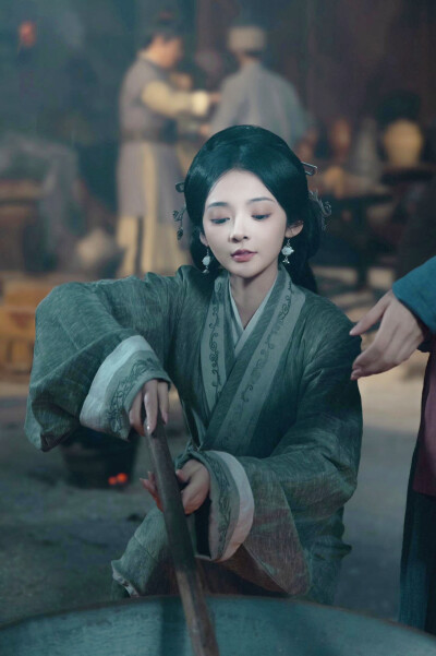 一抹丹砂映清辉