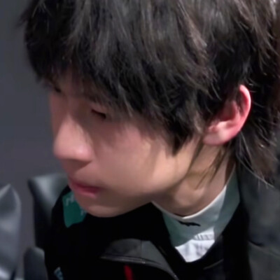 虽然有点不礼貌但是还是想问一下 为什么加好友到现在都没见过你谈恋爱你不会在等我吧