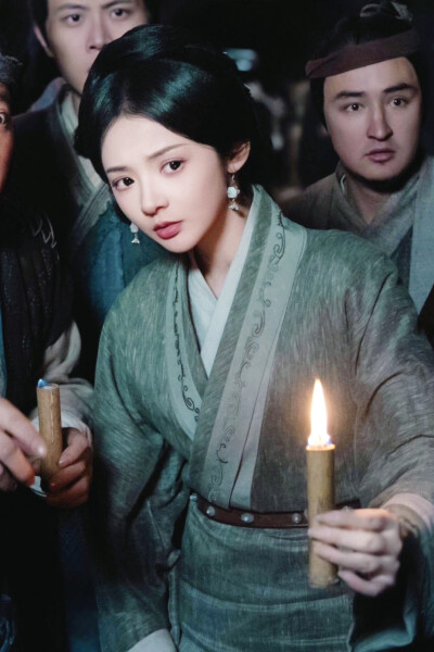 一抹丹砂映清辉