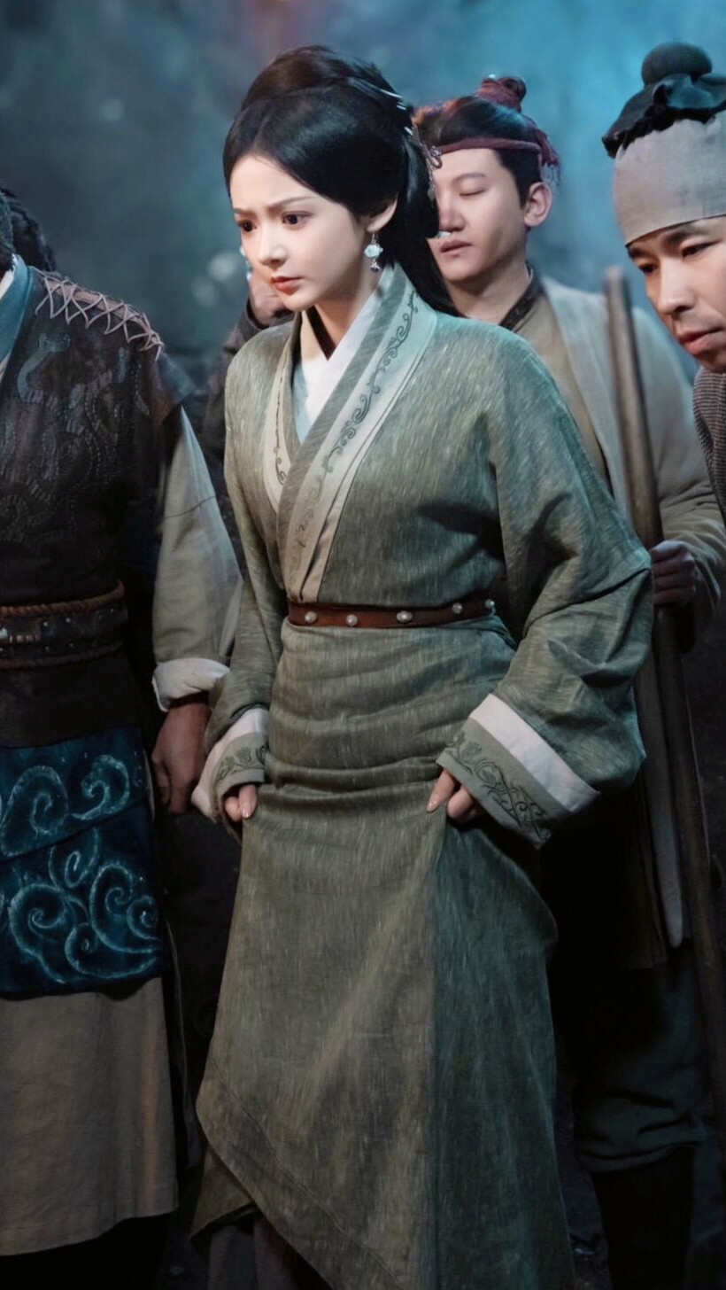 一抹丹砂映清辉