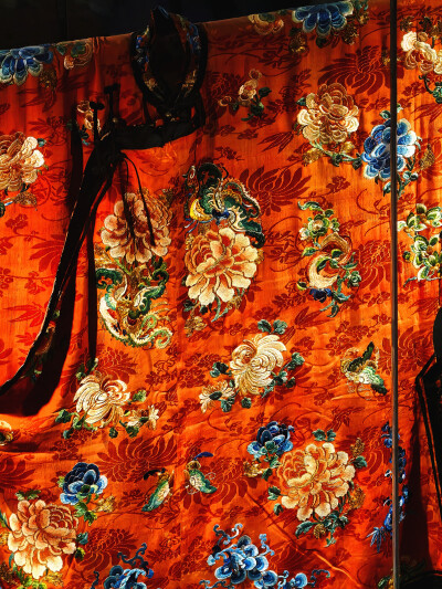 日常
菊影摇曳，香雾袅袅。