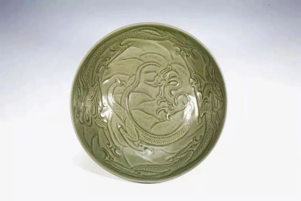 ▲ 宋 玉云龙纹炉 故宫博物院藏