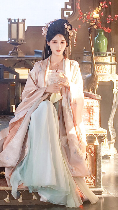 勾帝心，夺凤位