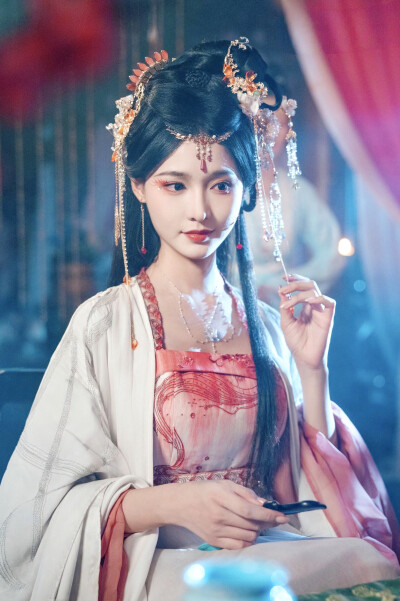 勾帝心，夺凤位