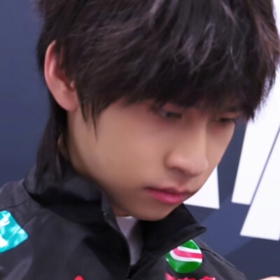 虽然有点不礼貌但是还是想问一下 为什么加好友到现在都没见过你谈恋爱你不会在等我吧