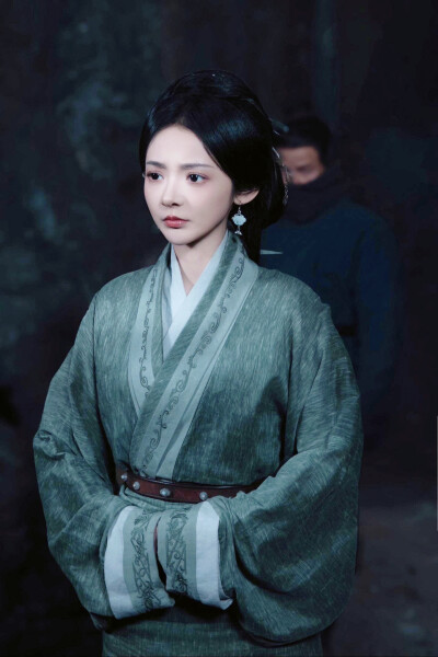 一抹丹砂映清辉