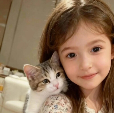 抱猫女孩头像