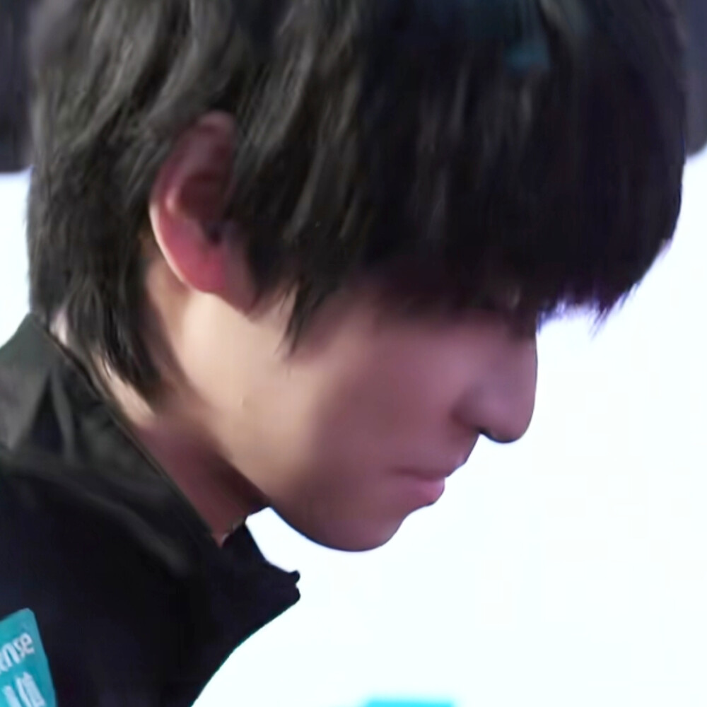 虽然有点不礼貌但是还是想问一下 为什么加好友到现在都没见过你谈恋爱你不会在等我吧