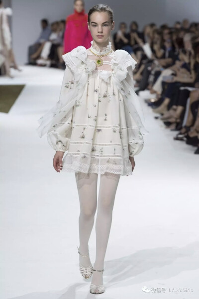 Giambattista Valli FALL 2016 COUTURE