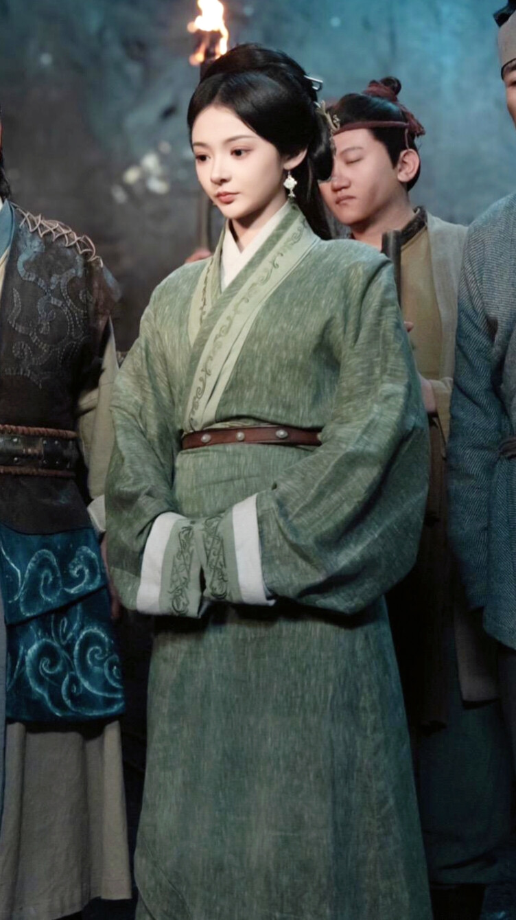 一抹丹砂映清辉