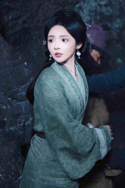 一抹丹砂映清辉