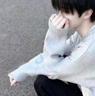 这次断联，我们都别回头了，不管因为什么，遗憾也好，不舍也罢，有误会也不需要解释，无论对的还是错的皆是我的错，这一次错过就错过，都做一次狠心的人吧……