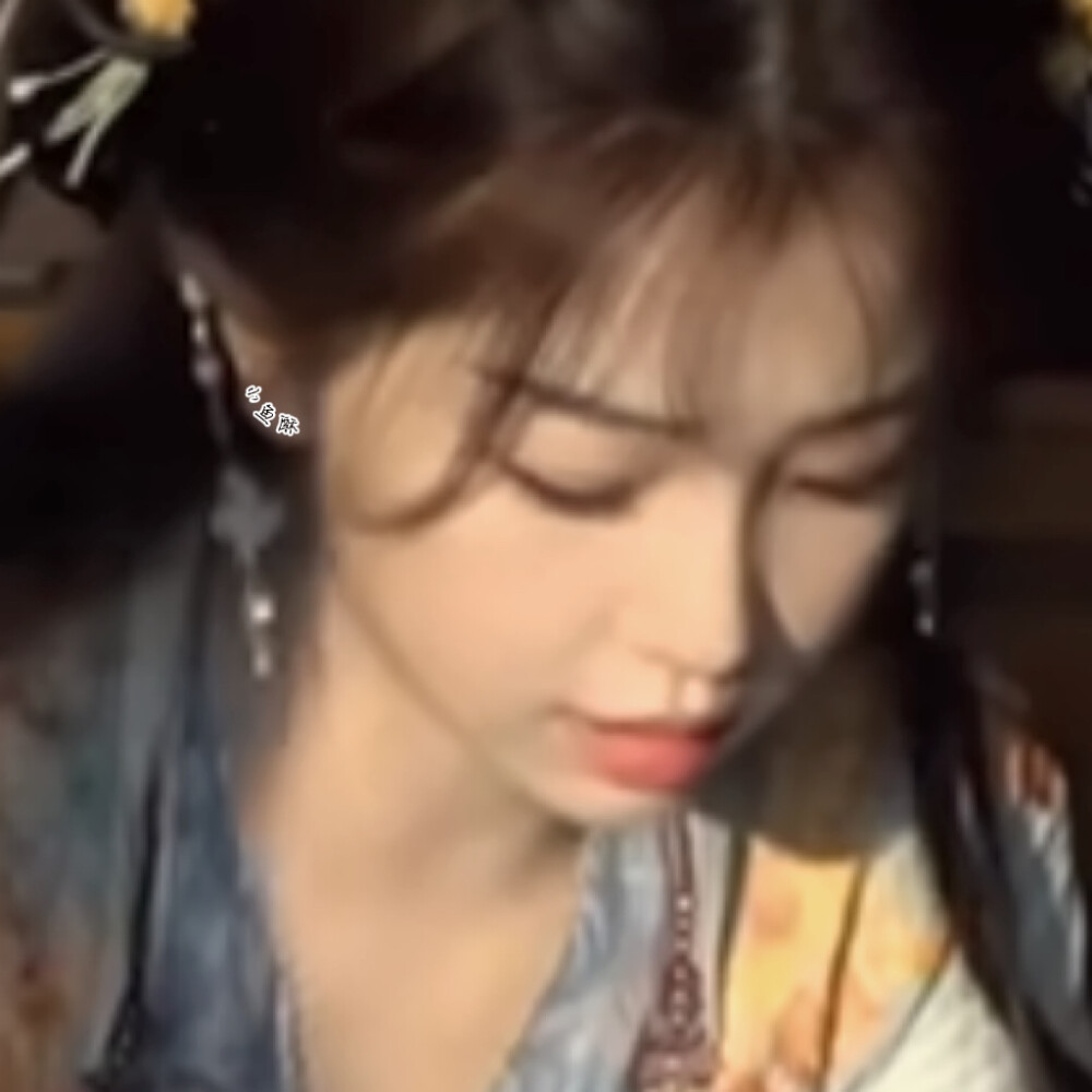 无名的茉莉信筏上有江南垂落的泪滴