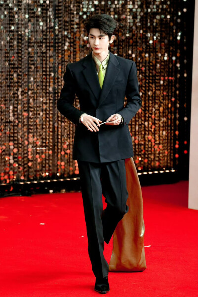 cr.MAMORU·张凌赫