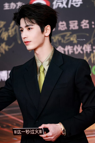 cr.WildBluebell·张凌赫