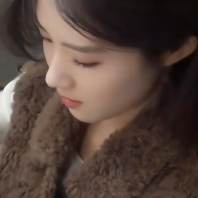 相思化雨侧拂袖 情缘长结眉眼间