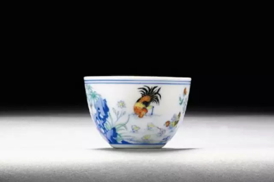 清乾隆 斗彩鸡缸杯