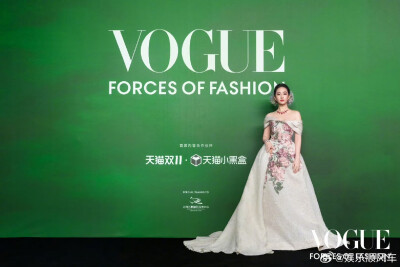 刘亦菲出席2025 VOGUE时尚之力二十周年盛会造型图集，Elie Saab 2025秋冬系列高定礼服搭配Bvlgari宝格丽高级珠宝2025.10.23
