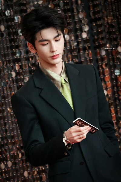 cr.MAMORU·张凌赫