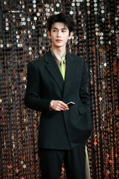 cr.MAMORU·张凌赫