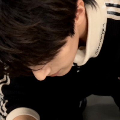 奶奶你爱的柏康情头更新了！
截大半天终于把角度对上了
感激图1ai来源@自幼降服数狗心
感激图2ai来源@一剑万心
都是经过同意才发出来的谢谢