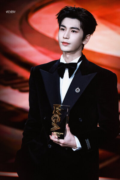 cr.ZENITH丨天穹·张凌赫