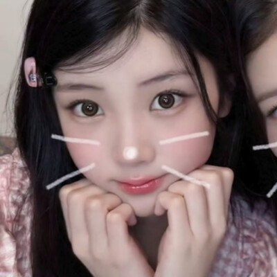 这里有两个小萌萌