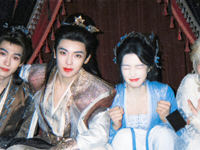 入青云 侯明昊 卢昱晓