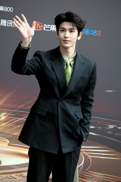 cr.MAMORU·张凌赫