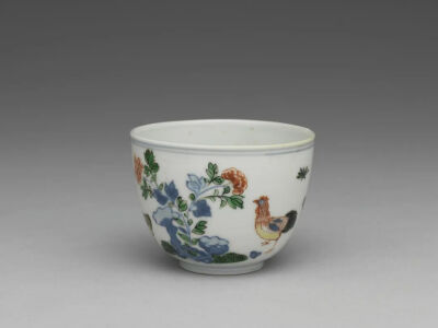 清代 青花五彩鸡缸杯
台北故宫博物院藏
