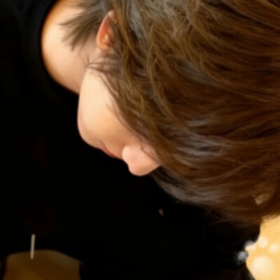 奶奶你爱的柏康情头更新了！
截大半天终于把角度对上了
感激图1ai来源@自幼降服数狗心
感激图2ai来源@一剑万心
都是经过同意才发出来的谢谢