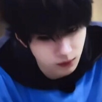 豆包，帮我生成一个只给我当狗的人