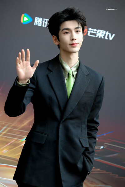 cr.MAMORU·张凌赫