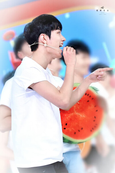 肖战 20161128录制《大牌对王牌》20161216期
见水印