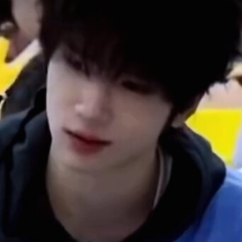 豆包，帮我生成一个只给我当狗的人