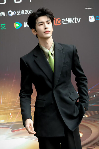 cr.MAMORU·张凌赫