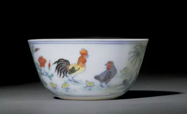 清雍正 斗彩鸡缸杯
2004香港苏富比拍品
