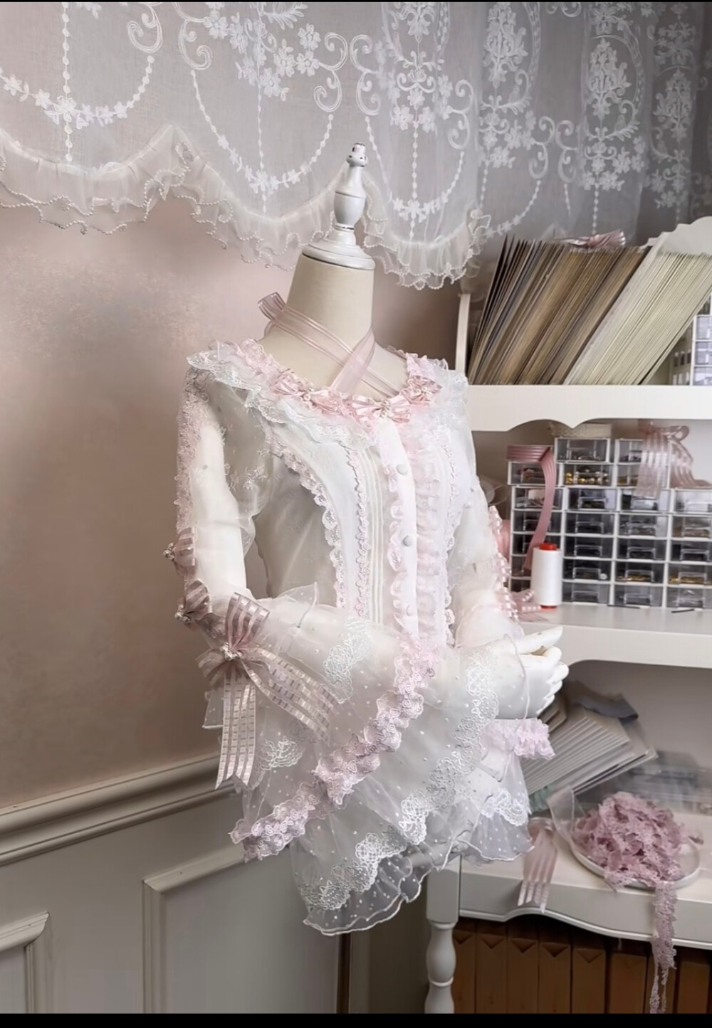 好像可以搭配樱花树下的告白，有点心动这个内搭了，米米嘟
#lo安利 #lo安利娘 #lo裙安利 