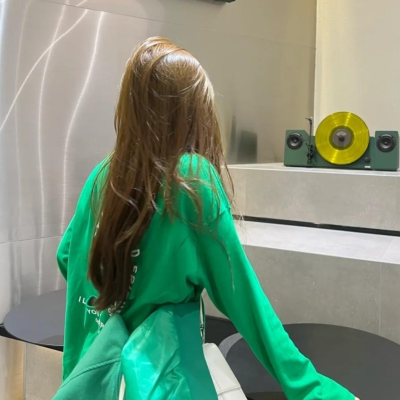 失望和生气是不一样的，生气只不过想被人哄哄，而失望是考虑这段感情存在的意义是表面波澜不惊，然后默默渐行渐远，你以为我在妥协，其实我在告别，没有情绪，就是再见的开始。