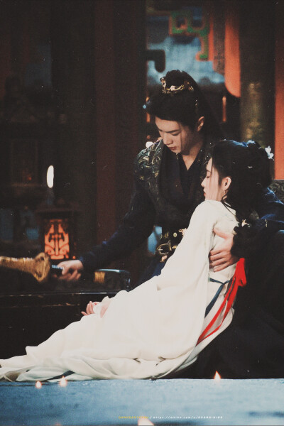 一笑随歌
cr.@港岛夜游